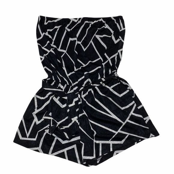 BLACK & White Geometric Print Strapless Romper - Picture 2 of 11